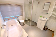 Carriage-2-Twin-bath-_-wetroom-with-walk-in-shower-2